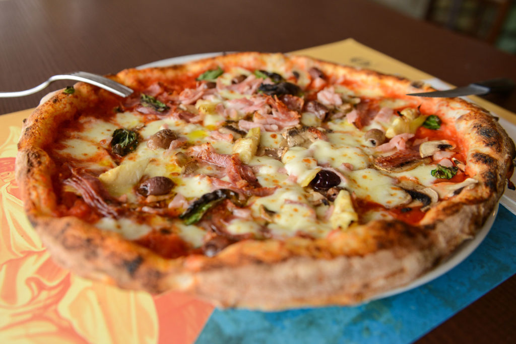 Scopri tutte le pizze della tradizione napoletana