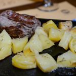 Filetto ai ferri contornata di patate arrosto